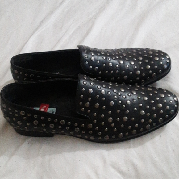 Shoes - Picture 2 of 3